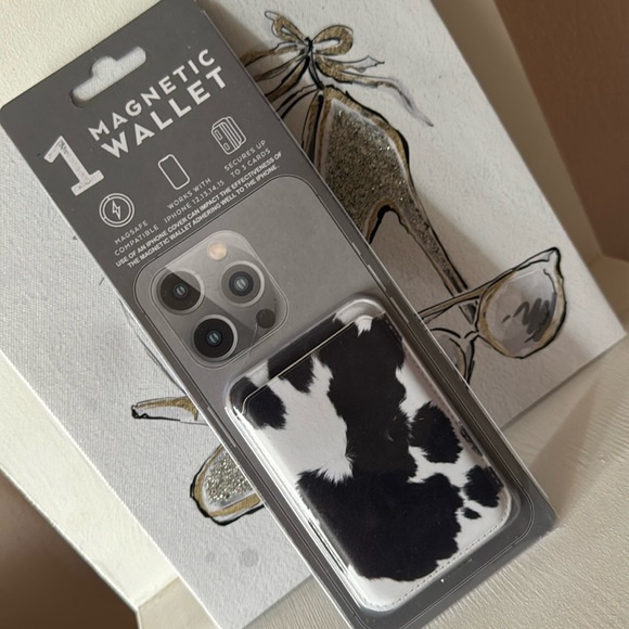 Magnetic Wallet - Picture 1 of 4